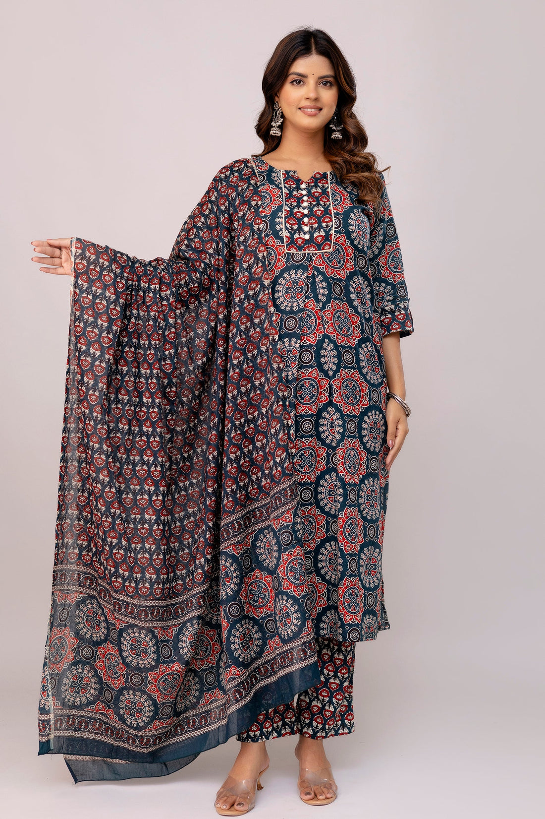 Why a Kurti Set is the Ultimate Wardrobe Staple